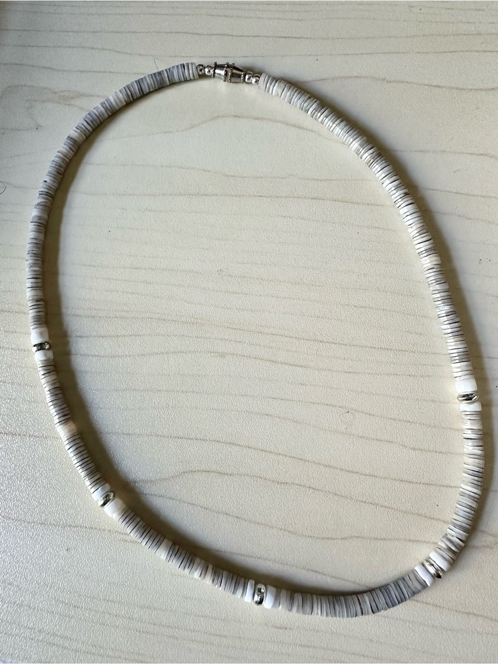 White Tan & Silver Shell Necklace Like New Fashion Surfer Choker Heishi